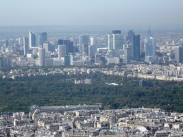 V dálce je viděl hypermodení La Defense