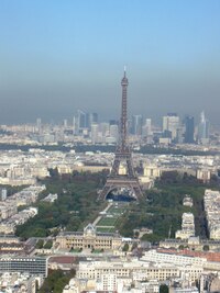 Tuto věž jistě znáte (podrobnosti později)