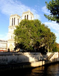 A o kousek dále už hlavní chrám Paříže