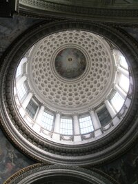 s vrchlíkem kupole ve výši 85 m