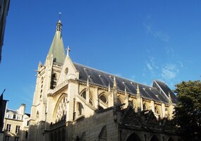 Nedaleko stojí další kostel . St.Severin