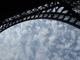 Oblouky nad bílými beránky,