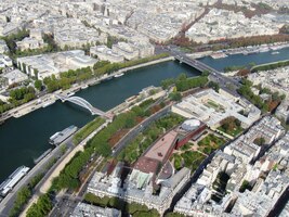 Odsud je Seina už jen modrá stužka