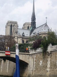 jen chudák Quasimodo tady ohluchl...