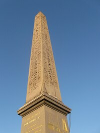 a je mnohem starší než celá Paříž