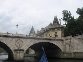 k ostrůvku Ile de la Cité