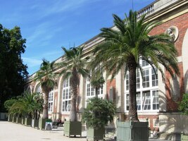 jdeme k výstavnímu pavilonu