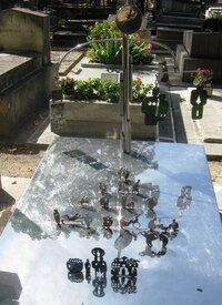 jsou tu hroby i s neobvyklou (orientální ?) výzdobou