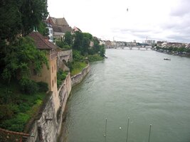 Bylo pošmourno a Rýn byl plný vody