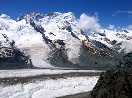 jen Matterhorn dělá v mracích fóry