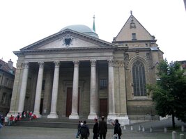 Aula je ovšem téměř antická