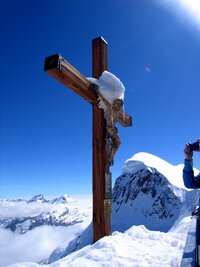 a za ním je jen sníh a led