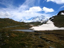 která obchází celý Matterhorn