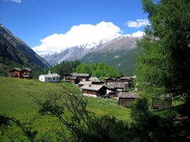 Dolů se vracím přes ves Zum See