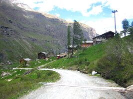 O něco níže je ves Furri