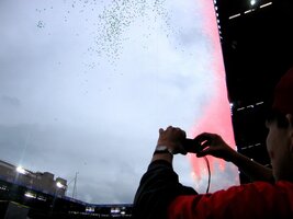 a odpálili slavnostní ohňostroj