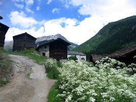 a ještě níže ves Blatten