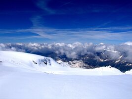 a tam vzadu je už slunná Itálie