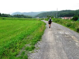 Před námi jsou už vidět hory nad B.Bystricí