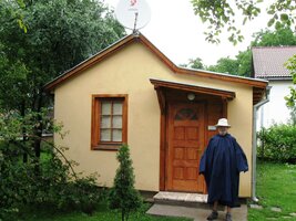 V Revúcej (nikoli Revúci !!!) bydlíme v tomto zahradním domečku