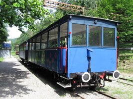 s lokomotivami a vagony vpravdě pionýrskými