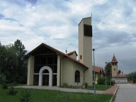 Od moderního kostela ve Vitanové