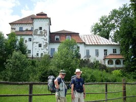 zatímco v cíli je pěkný kaštiel