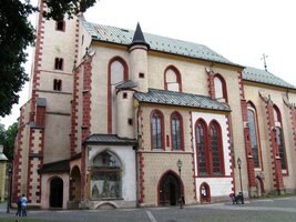 Gotický velechrám tomu vévodí