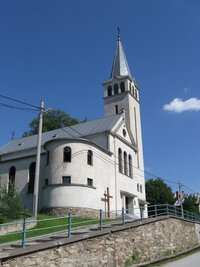 Za hřebenem je ves Košická Belá