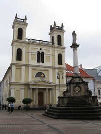 kostelem sv.Františka Xaverského