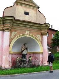 do městečka Smolník (na jeho okraji je tato glorietta)