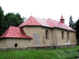 a přímo na něm ve Štosském sedle pak tato kaple