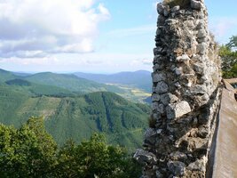 Z ruin hradu je vidět pěkný kus světa