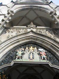 Radnice má nádherný portál