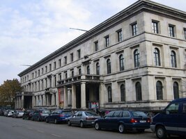 Toto je palác Hochschule für Music und Theater