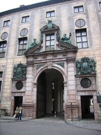 Tohle je vchod z Odeonplatz