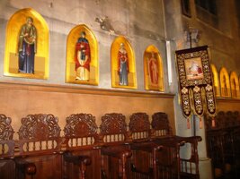 Pasáže jsou propojeny s aulami klášterů