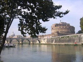 a v dálce Andělský hrad. (Baterie zde ale došly, takže "Arivederci, Roma...)