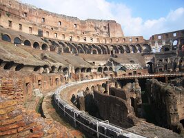 Vnitřek amfiteátru měl ostré kontury