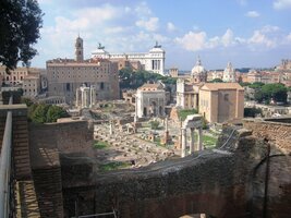 Zde je to shora z Pallatinu - vlevo hleď!