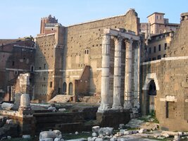 A tady už je slavné Forum Traianum