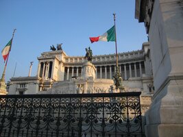 a pokračujeme k Oltáři vlasti,