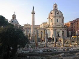 Zbytky sloupoví Ulpiovy basiliky,