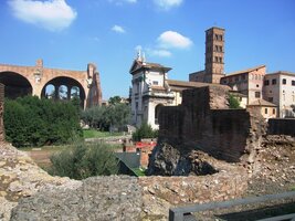 Ještě pár celkových pohledů na areál Fora Romana