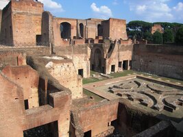 (travička Livia bydlela opodál)