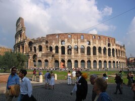 Teď už je ale podvečer zbarvil do červena