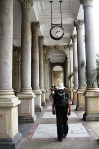 a kolonádou chodí už málem jen vandráci