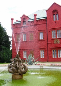 Má honosné průčelí