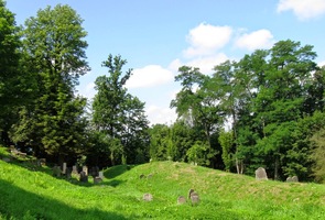 Pod hradním vrškem je židovský hřbitov