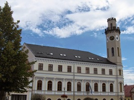 je vysoká radniční věž